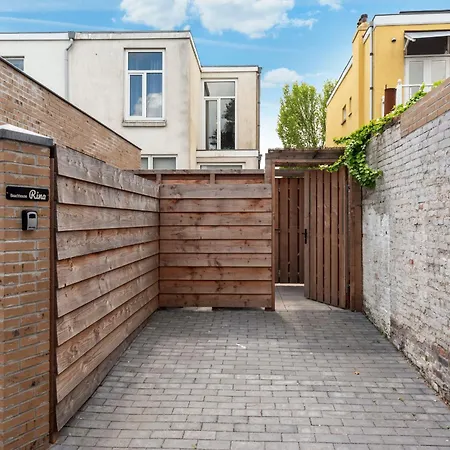 아파트 Beachhouse Rina - Free Parking 잔드보르트